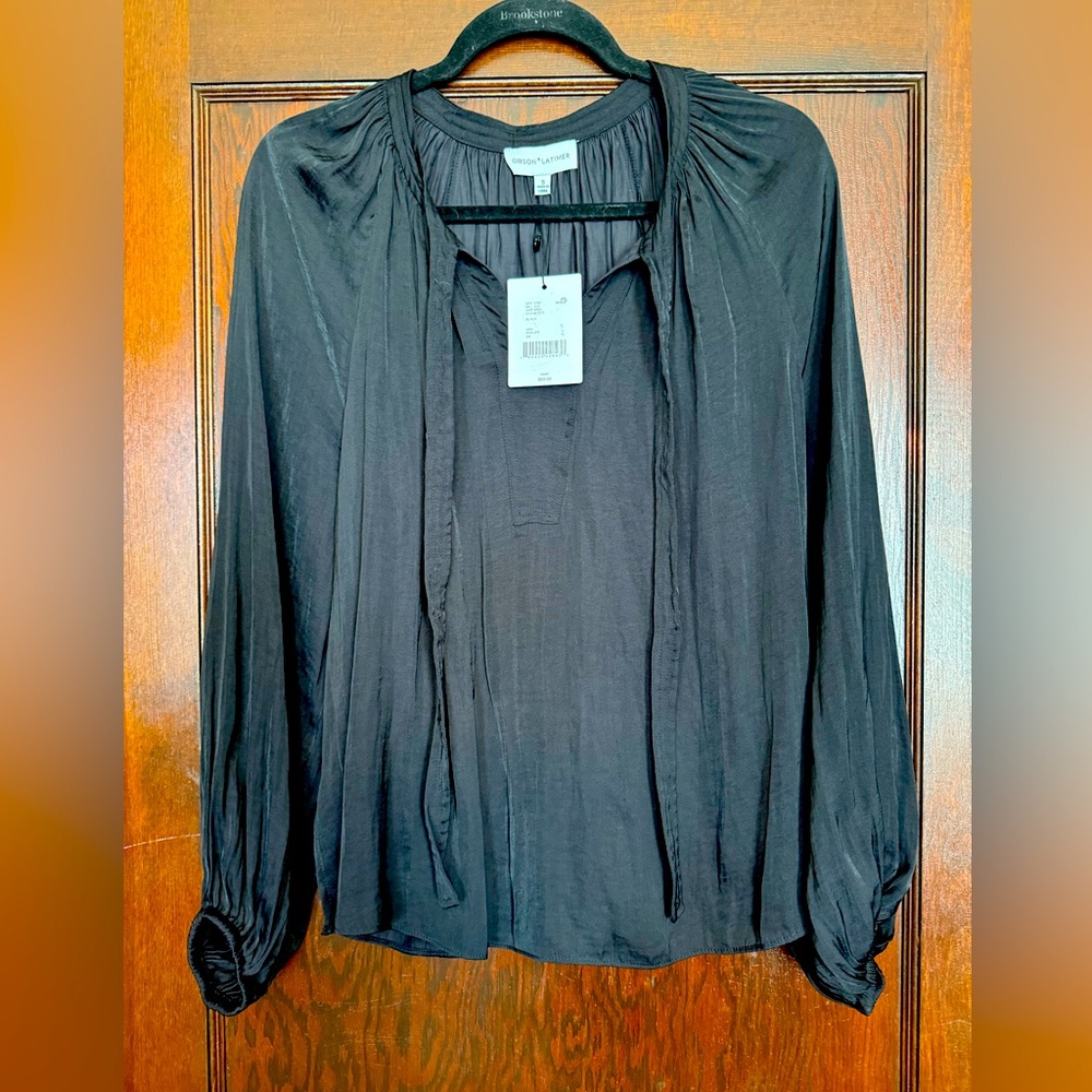 Brand new Women’s Black Gibson*Latimer Woven Split Blouse - S - Fits like a M
